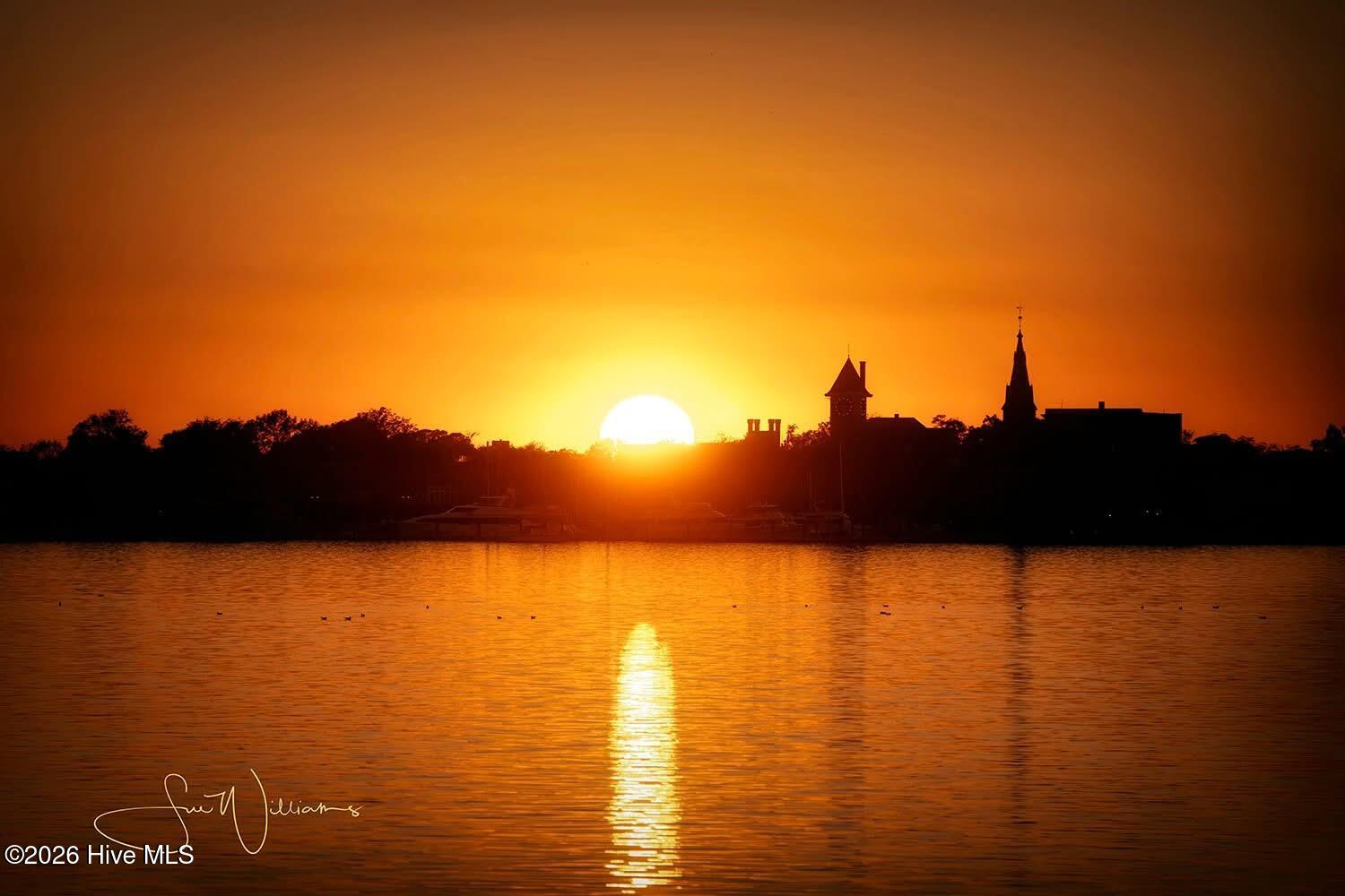 321 Riverside Drive New Bern, NC 28560 - Photo 63 of 78 Sunset over New Bern