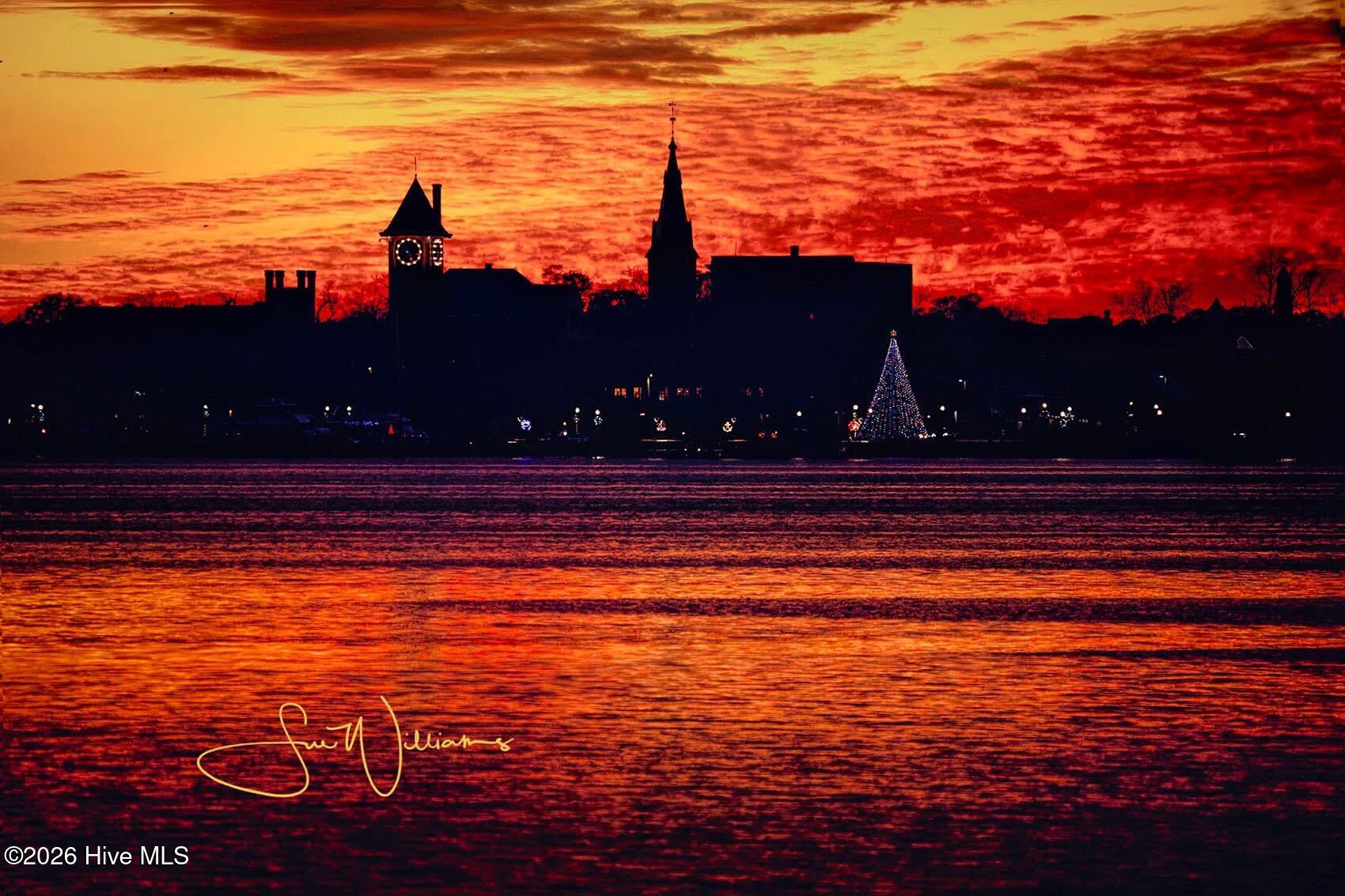 321 Riverside Drive New Bern, NC 28560 - Photo 64 of 78 Sunset over New Bern