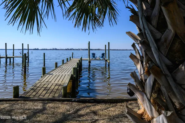 $950,000 | 321 Riverside Drive, New Bern, NC 28560