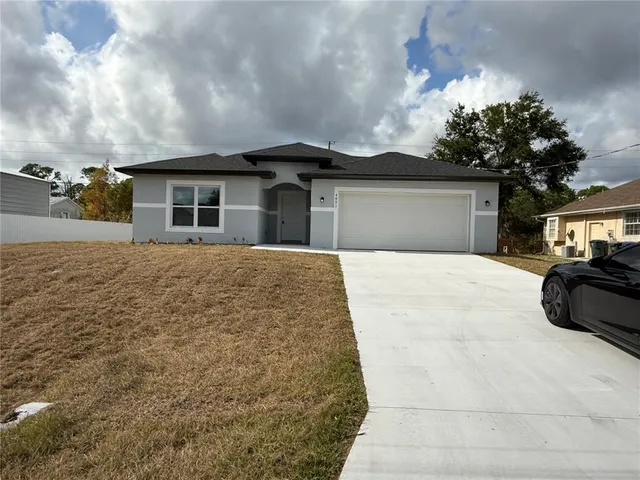 a view of a house with a yard and garage