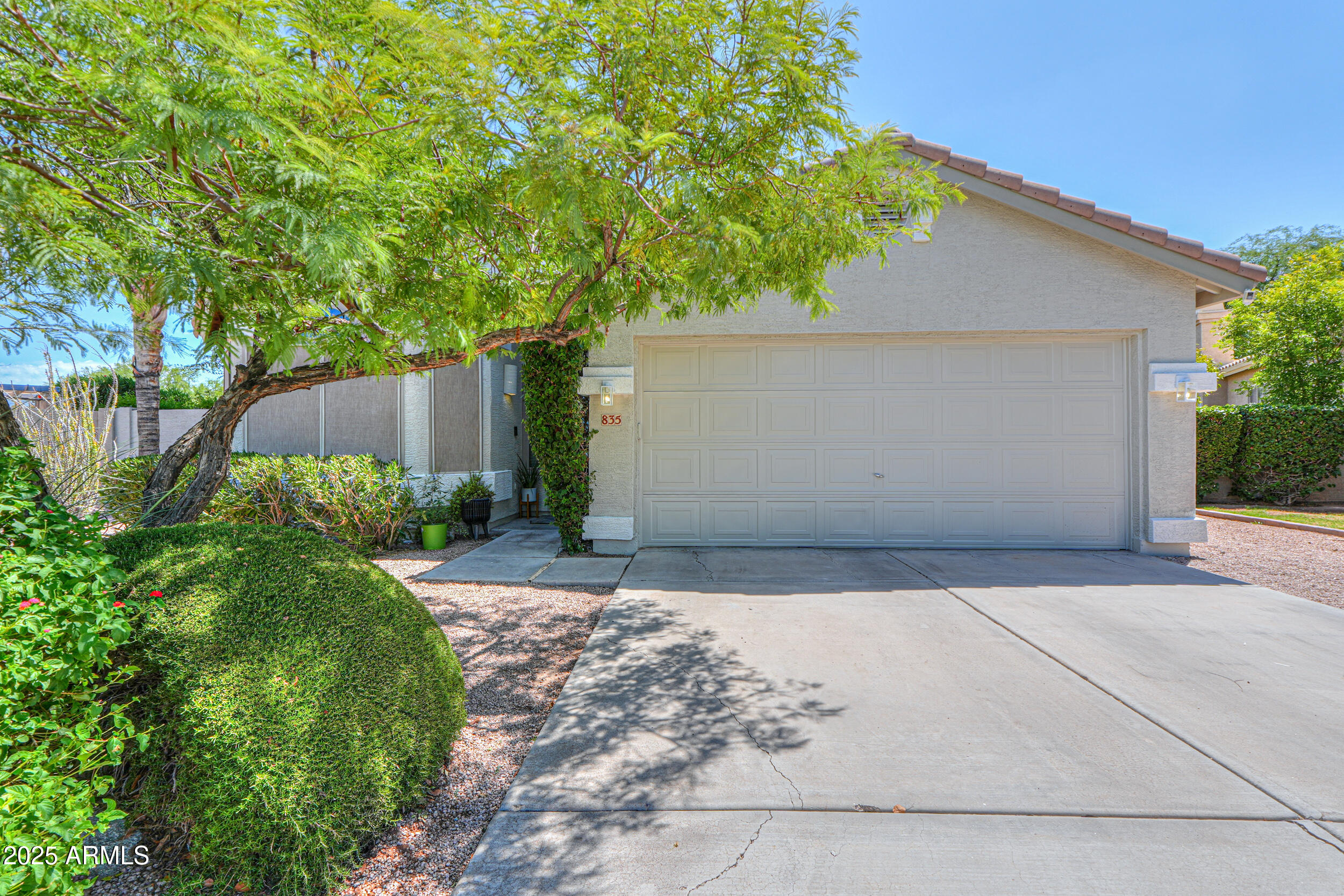 835 South Modine Lane Gilbert, AZ 85296 - Photo 5 of 56 05