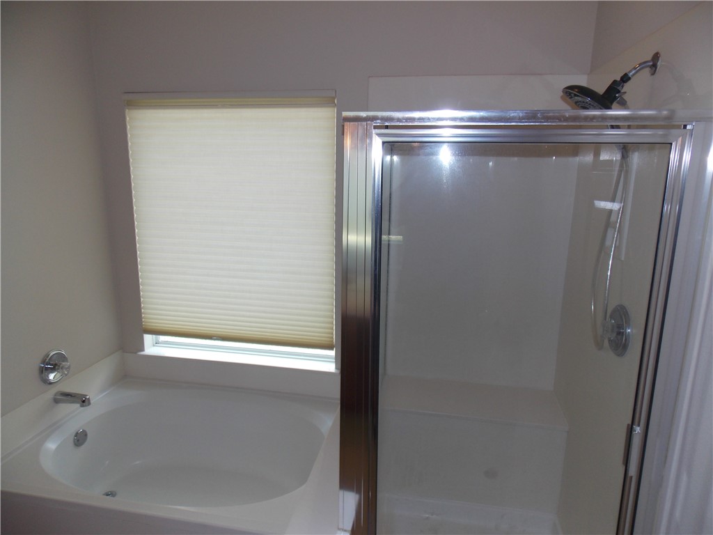 20961 Mandrake Drive Pflugerville, TX 78660 - Photo 24 of 34 a bathroom with a bathtub