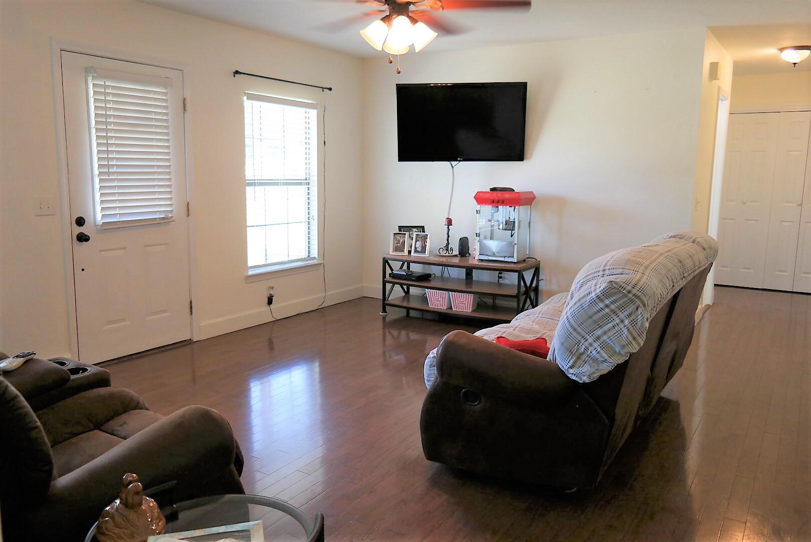 2970 Airport Road Crestview, FL 32539 - Photo 10 of 43 Living Room (8)