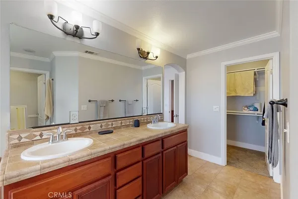 a bathroom with double vanity sinks and a mirror