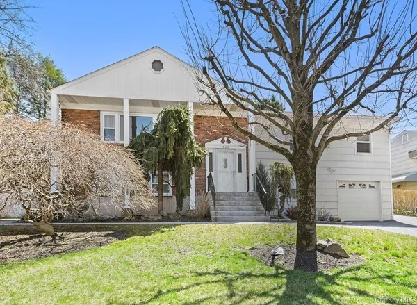 $5,500 | 568 Manville Road, Unit UPPER R, Pleasantville, NY 10570