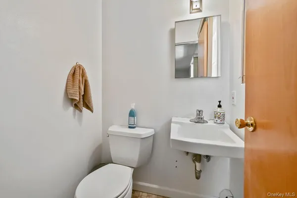 $5,500 | 568 Manville Road, Unit UPPER R, Pleasantville, NY 10570