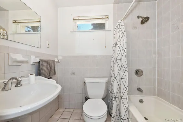 $5,500 | 568 Manville Road, Unit UPPER R, Pleasantville, NY 10570