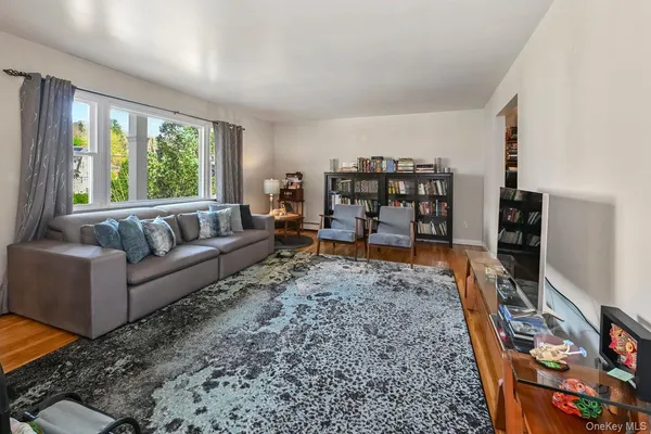 $5,500 | 568 Manville Road, Unit UPPER R, Pleasantville, NY 10570