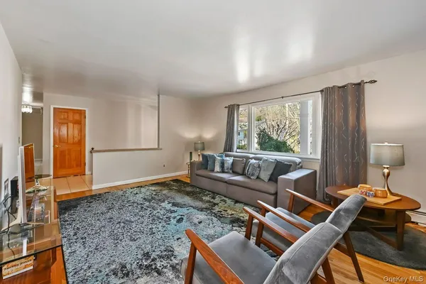 $5,500 | 568 Manville Road, Unit UPPER R, Pleasantville, NY 10570