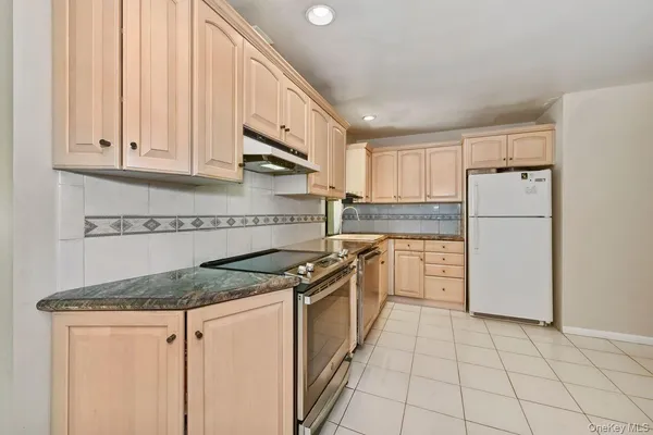 $5,500 | 568 Manville Road, Unit UPPER R, Pleasantville, NY 10570