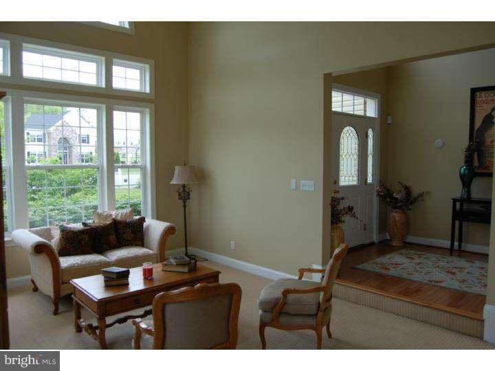 4 Phillips Circle Aston, PA 19014 - Photo 11 of 17 Living Room