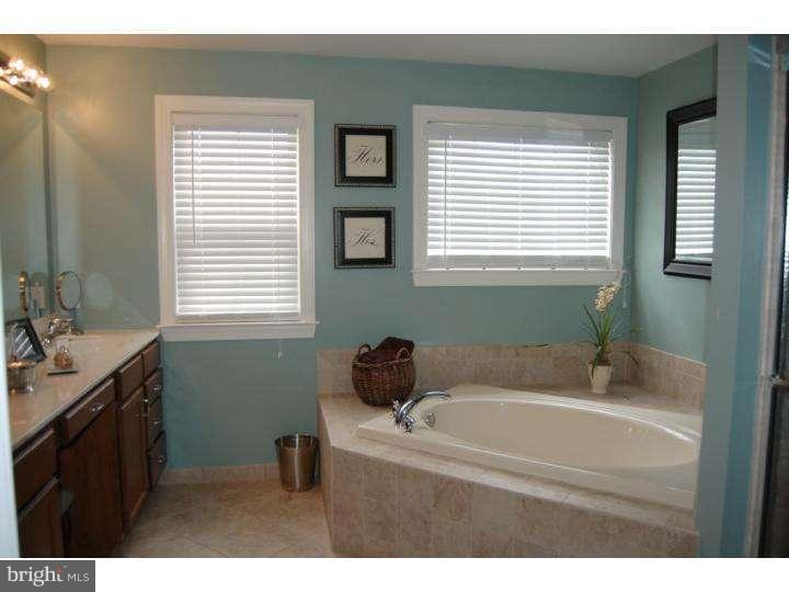 4 Phillips Circle Aston, PA 19014 - Photo 13 of 17 Master Bathroom