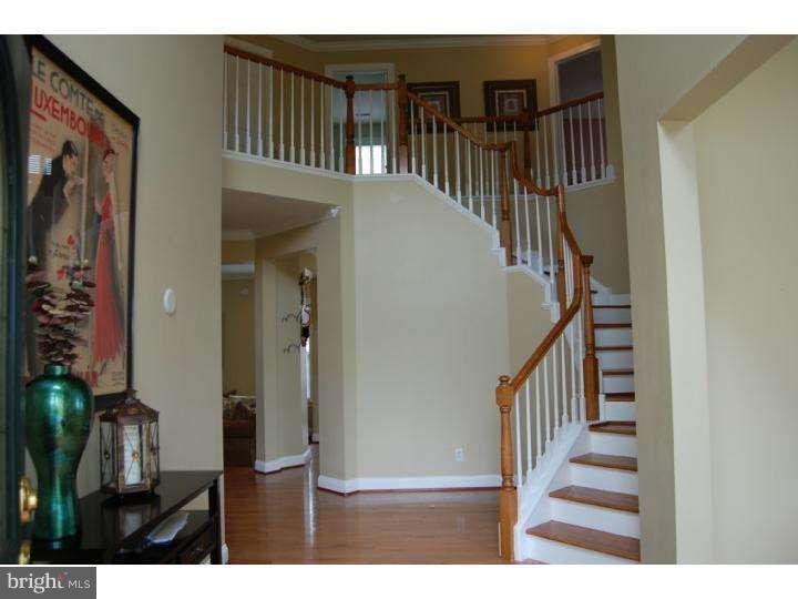 4 Phillips Circle Aston, PA 19014 - Photo 4 of 17 Foyer
