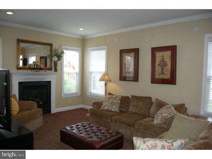 4 Phillips Circle Aston, PA 19014 - Photo 9 of 17 Family Room