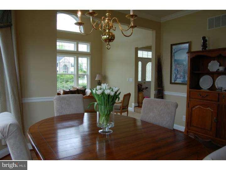 4 Phillips Circle Aston, PA 19014 - Photo 10 of 17 Dining Room