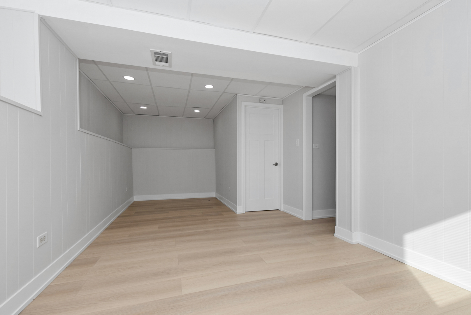 16822 91st Avenue Orland Hills, IL 60487 - Photo 15 of 21 wooden floor in an empty room