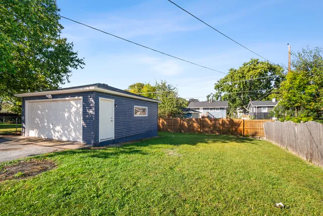 a view of a back yard of the house