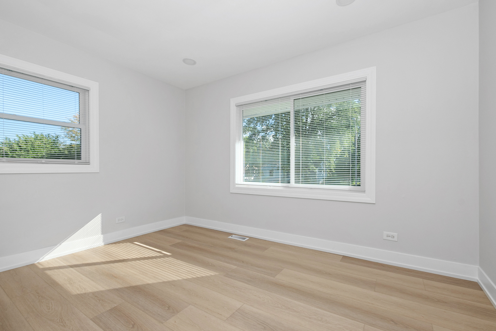 16822 91st Avenue Orland Hills, IL 60487 - Photo 9 of 21 an empty room with a window