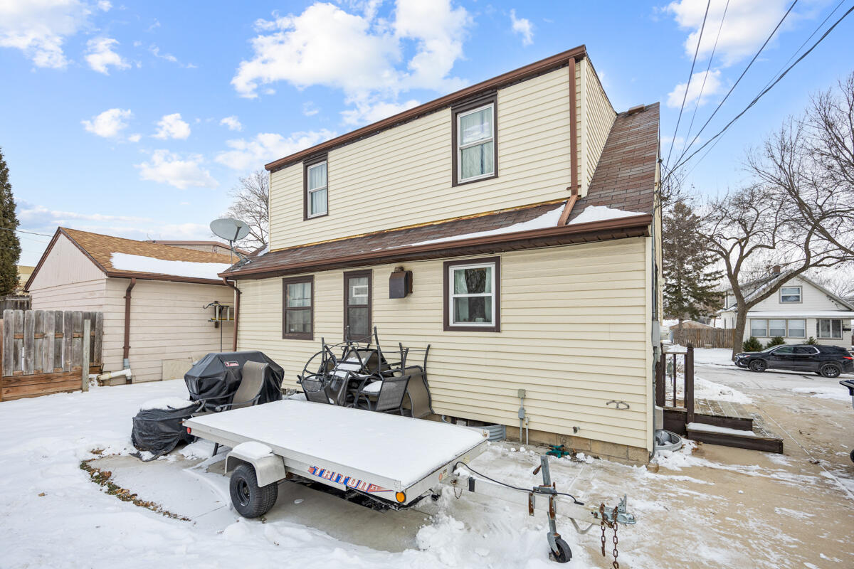 419 South 89th Street Milwaukee, WI 53214 - Photo 13 of 18 Back Patio for entertaining