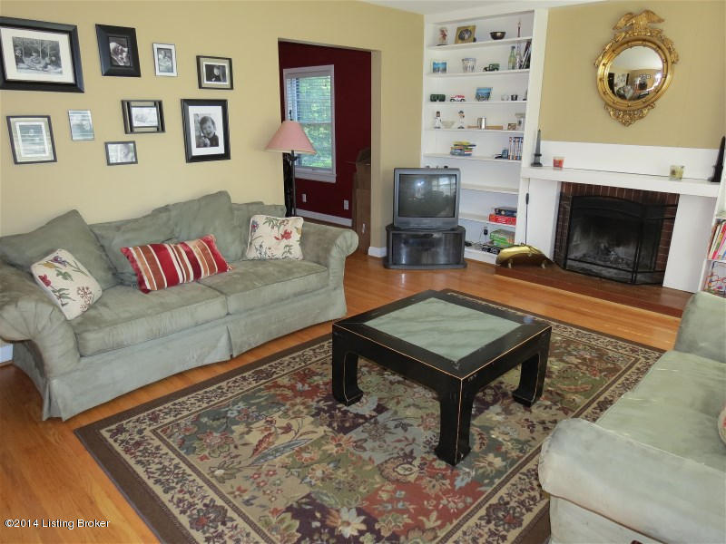 322 Biltmore Road Louisville, KY 40207 - Photo 2 of 19 Spacious and bright living room