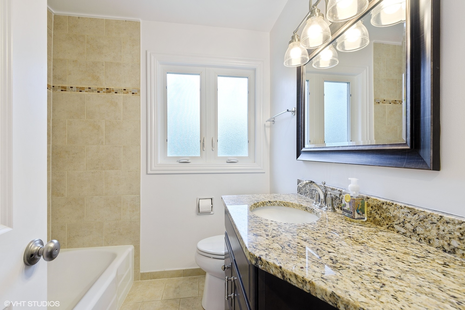 1058 Meadow Road Northbrook, IL 60062 - Photo 15 of 20