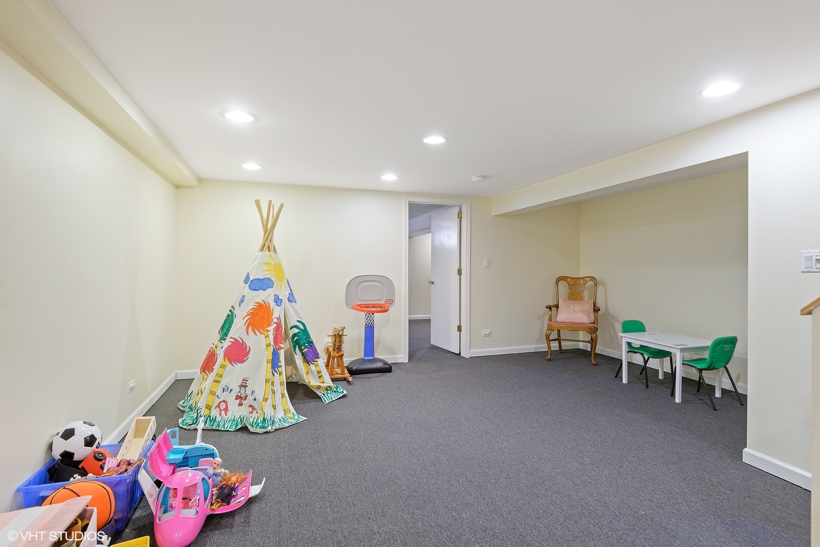 1058 Meadow Road Northbrook, IL 60062 - Photo 17 of 20