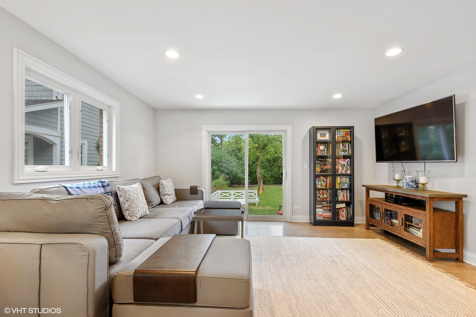 1058 Meadow Road Northbrook, IL 60062 - Photo 3 of 20