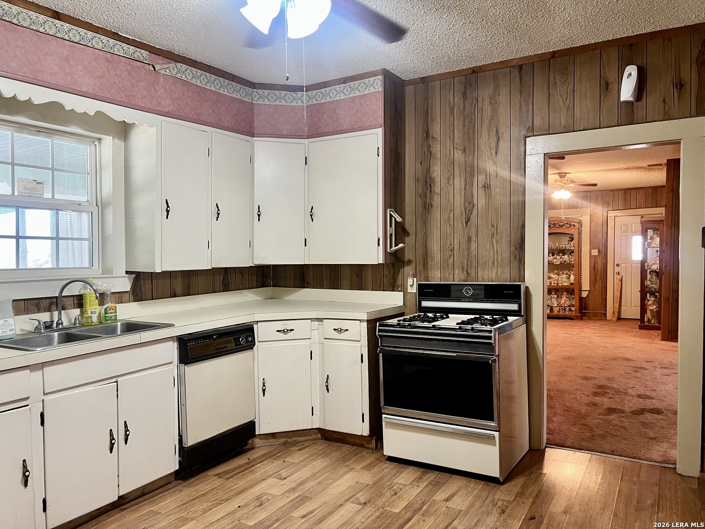 413 4th Street Poteet, TX 78065 - Photo 7 of 24