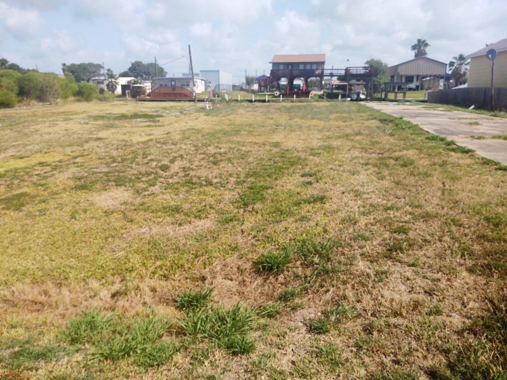 94 Neptune Sargent, TX 77414 - Photo 2 of 7