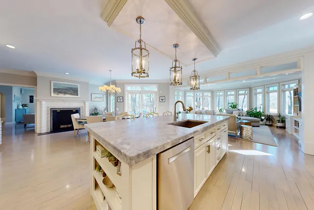 $2,995,000 | 10 Wingate Court, Stratham, NH 03885