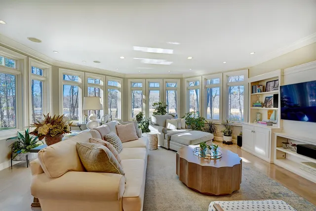 $2,995,000 | 10 Wingate Court, Stratham, NH 03885