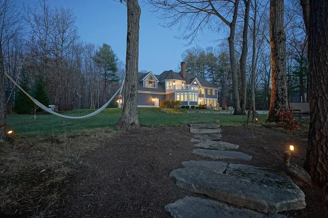 $2,995,000 | 10 Wingate Court, Stratham, NH 03885