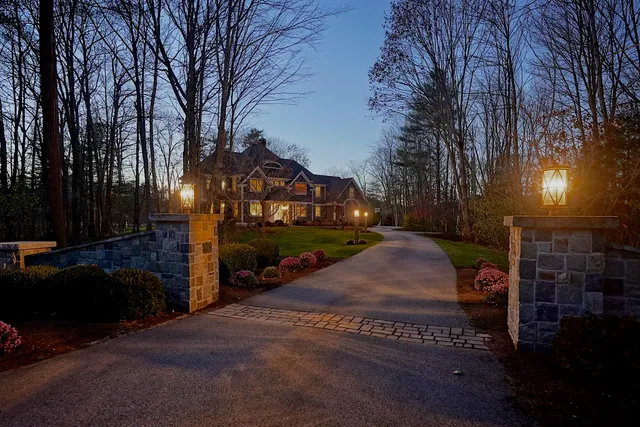 $2,995,000 | 10 Wingate Court, Stratham, NH 03885