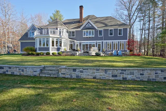 $2,995,000 | 10 Wingate Court, Stratham, NH 03885
