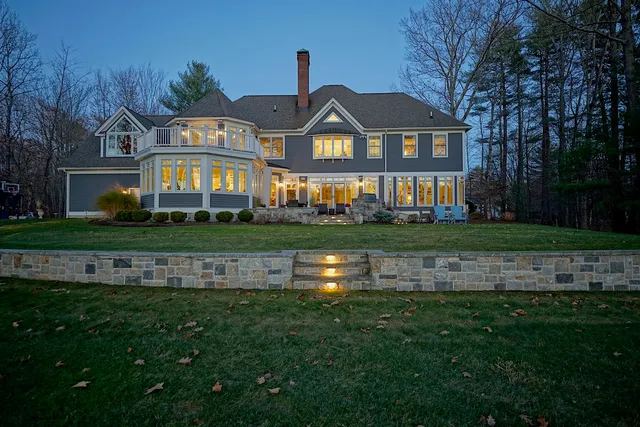 $2,995,000 | 10 Wingate Court, Stratham, NH 03885