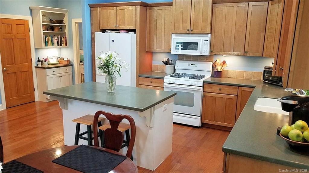 310 Thomas Road Hendersonville, NC 28739 - Photo 14 of 33 Gallery Image 14