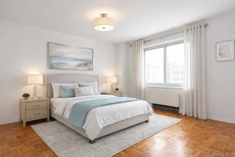 $999,000 | 100 Hilton Avenue, Unit M3, Garden City, NY 11530