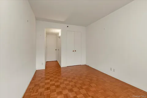 $999,000 | 100 Hilton Avenue, Unit M3, Garden City, NY 11530