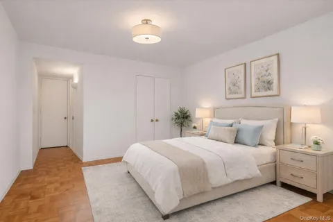 $999,000 | 100 Hilton Avenue, Unit M3, Garden City, NY 11530