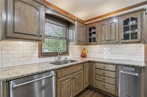 $699,950 | 5475 West 85th Terrace, Prairie Village, KS 66207
