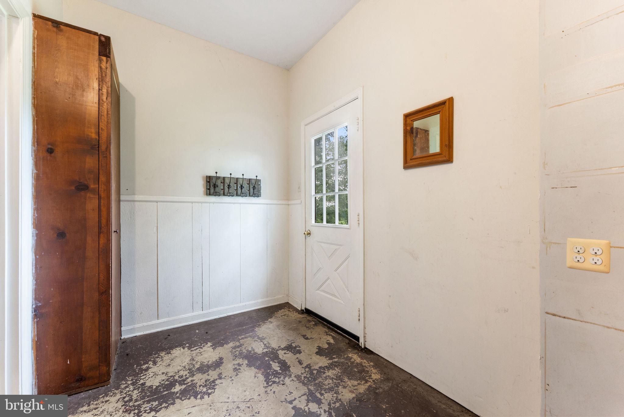 5636 Keyser Road Hume, VA 22639 - Photo 38 of 93 Rear Mud Room