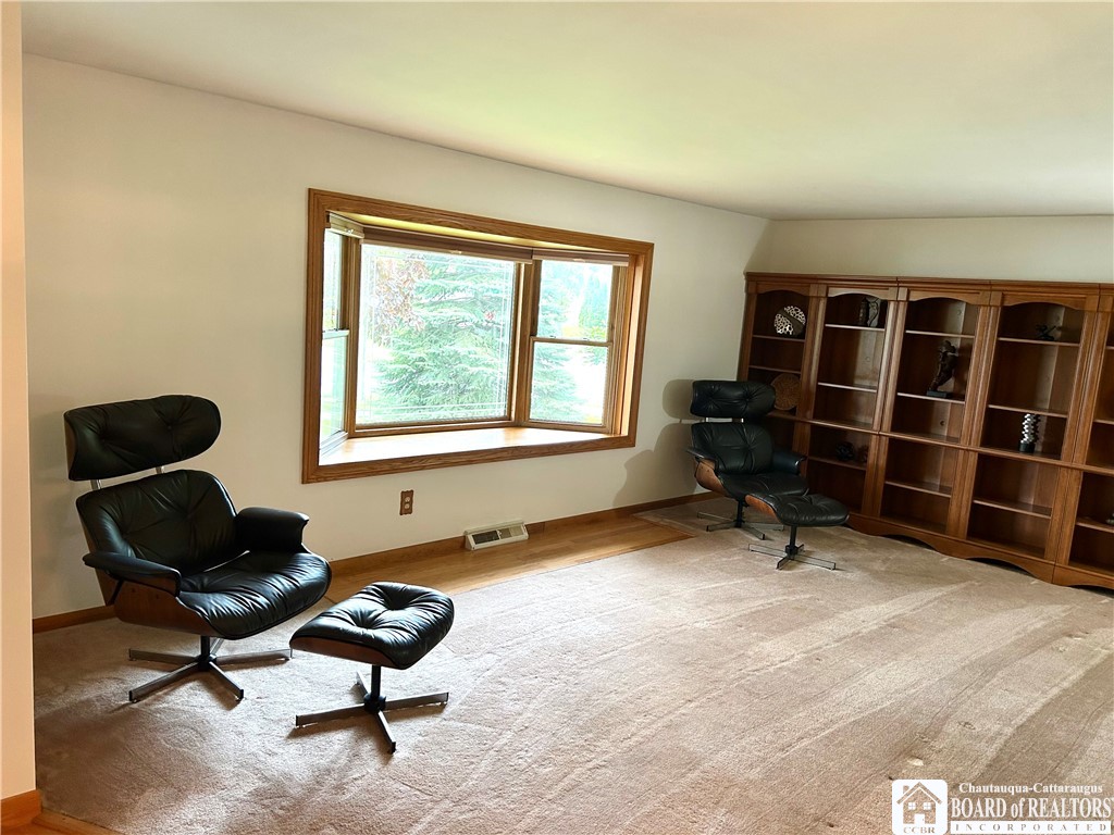 4 Oakwood Drive Cheektowaga, NY 14227 - Photo 2 of 33