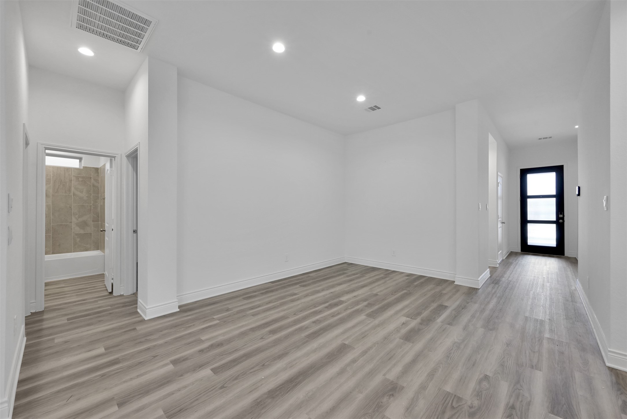 1610 Little Rabbit Court Montgomery, TX 77316 - Photo 5 of 38 Gallery Image 5