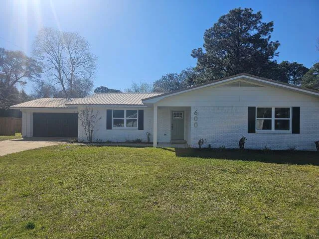 $2,700 | 600 Burgundy Lane, Fort Walton Beach, FL 32547