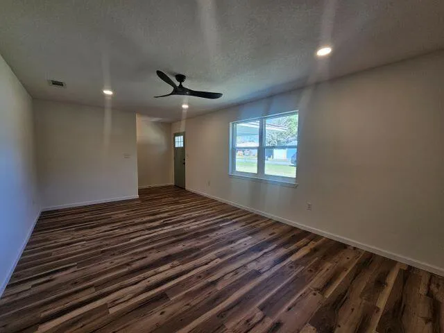 $2,700 | 600 Burgundy Lane, Fort Walton Beach, FL 32547