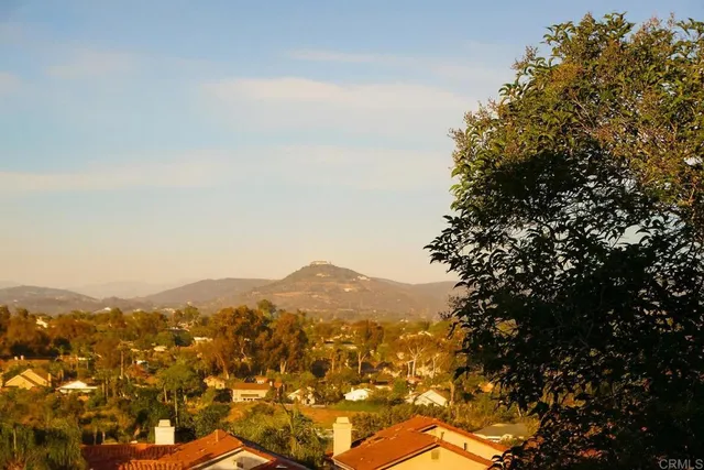 $1,999,999 | 407 Via Ultimo, Encinitas, CA 92024