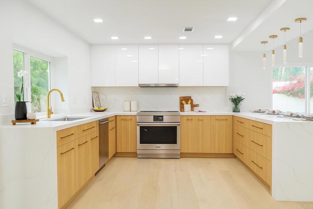 407 Via Ultimo Encinitas, CA 92024 - Photo 3 of 33