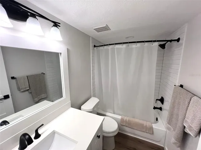 $4,400 | 5205 Wedgewood Lane, Unit 15, Sarasota, FL 34235