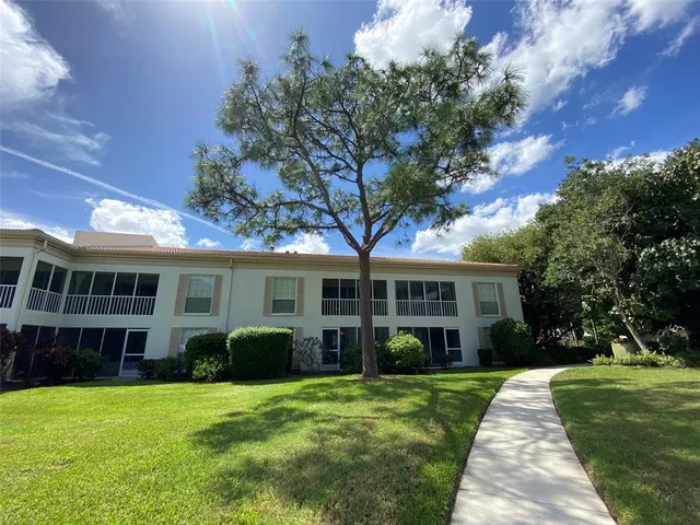 $4,400 | 5205 Wedgewood Lane, Unit 15, Sarasota, FL 34235