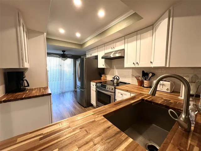 $4,400 | 5205 Wedgewood Lane, Unit 15, Sarasota, FL 34235